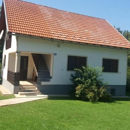 דירות סמולג'אנאק Apartman Filip מראה חיצוני תמונה